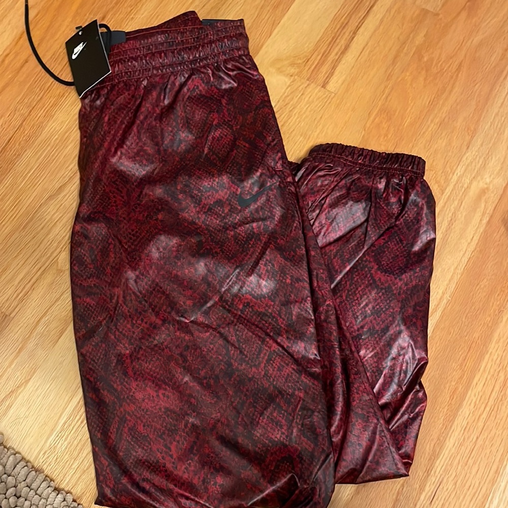 Nike Joggers NWT